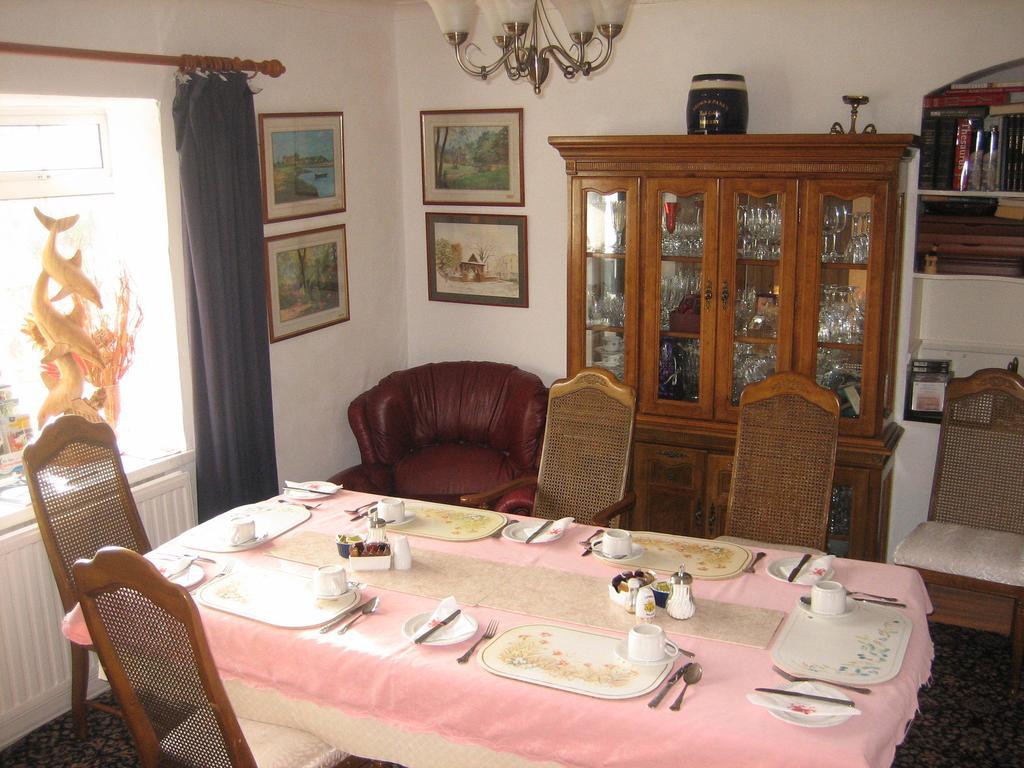 Four Seasons Guest House Pembrey Екстер'єр фото